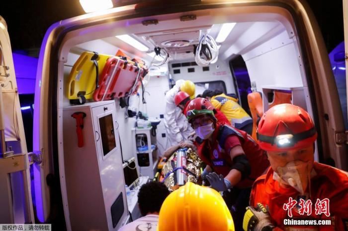生命奇迹！土耳其4岁女孩被困废墟91小时后获救