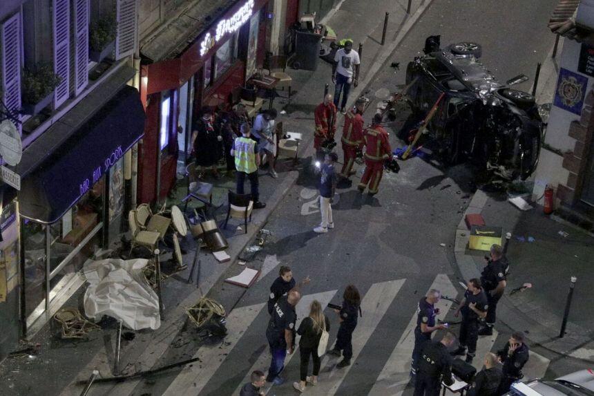 法国巴黎街头汽车冲入咖啡馆，多人伤亡，警方封锁现场！