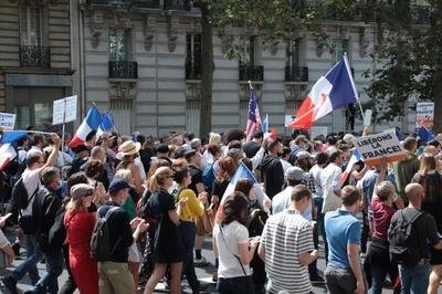 法国连续4个周末爆发反“健康通行证”抗议
