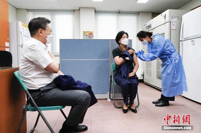 韩国总统文在寅夫妇补打新冠疫苗