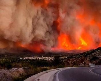希腊中部地区野火肆虐 