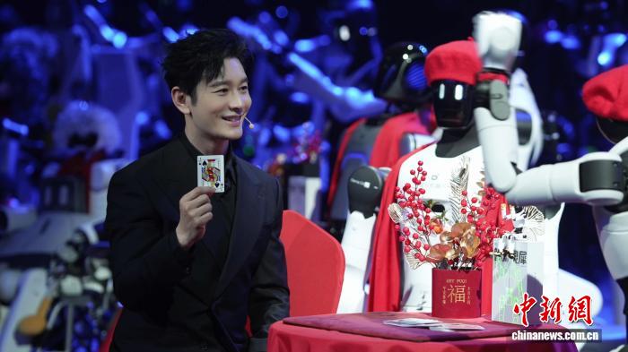 200余台“硅基主角”上演机器人“春晚”