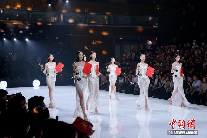 2026第十三季SIUF国际超模大赛总决赛收官