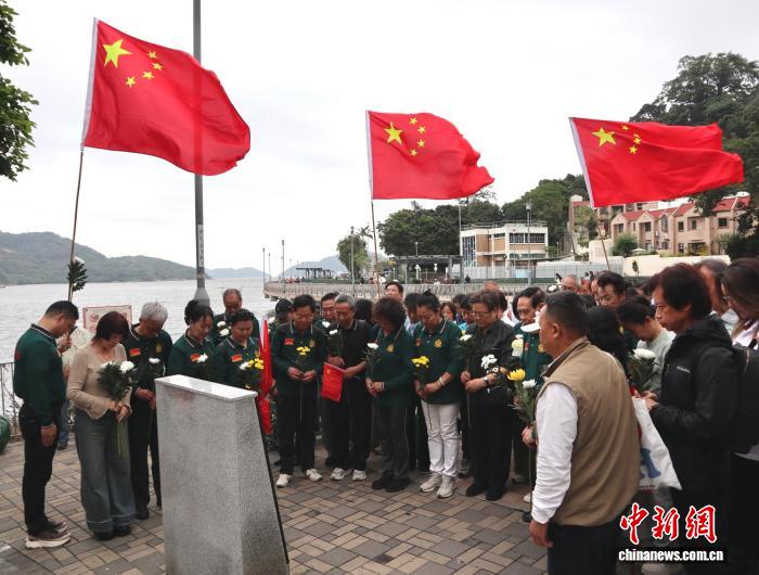香港龙鼓滩畔共祭忠魂 民众悼东江纵队抗战先烈