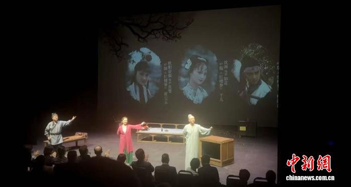 “87版”《红楼梦》演员香港演绎话剧《我爱桃花》