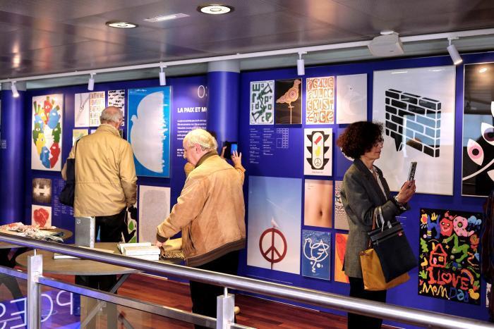 “和平之诗：当代中国和平海报国际巡展”（巴黎站）启幕